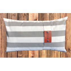 Pude 65 x 40 gr og hvide striber