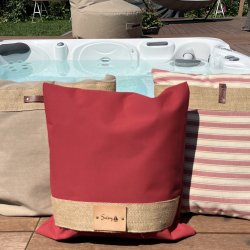 Udendrs Pude 50 x 50 Rd, syet i vejrbestandig kalechestof